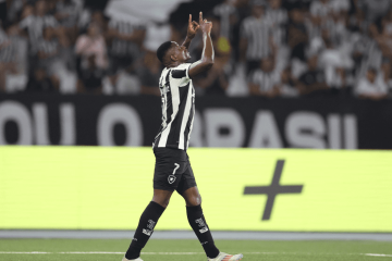 Botafogo derrota Corinthians e abre vantagem na liderança do Brasileiro < No Ataque - 