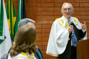 No discurso, José Geraldo expressou gratidão e disse que o título é um reconhecimento do compromisso de todos que participaram da formação da Universidade de Brasília -  (crédito: Reprodução/Redes Sociais @unb_oficial)