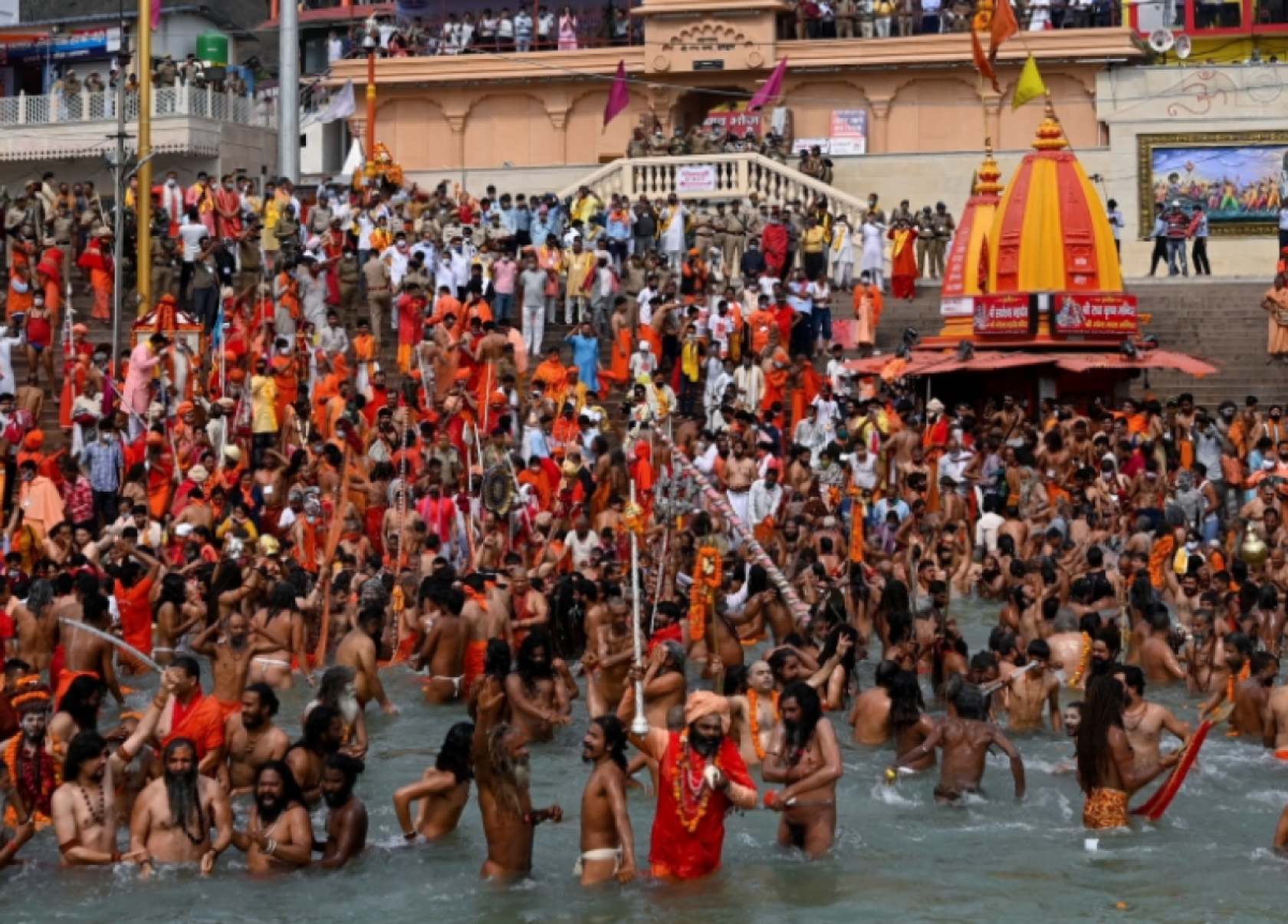 Crianças morrem afogadas em festival religioso na índia