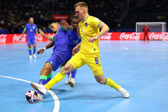 Brasil vence Ucrânia por 3 x 2, com show de Dyego, e está na final da Copa do Mundo de Futsal - (crédito: FIFA) Brasil vence Ucrânia por 3 x 2, com show de Dyego, e está na final da Copa do Mundo de Futsal - (crédito: FIFA)
