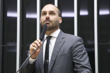 Eduardo Bolsonaro é o nome que o PL escolheu para enfrentar Alexandre de Moraes -  (crédito: crédito: Mario Agra / Câmara dos Deputados)