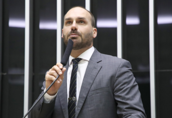 Eduardo Bolsonaro é o nome que o PL escolheu para enfrentar Alexandre de Moraes -  (crédito: crédito: Mario Agra / Câmara dos Deputados)