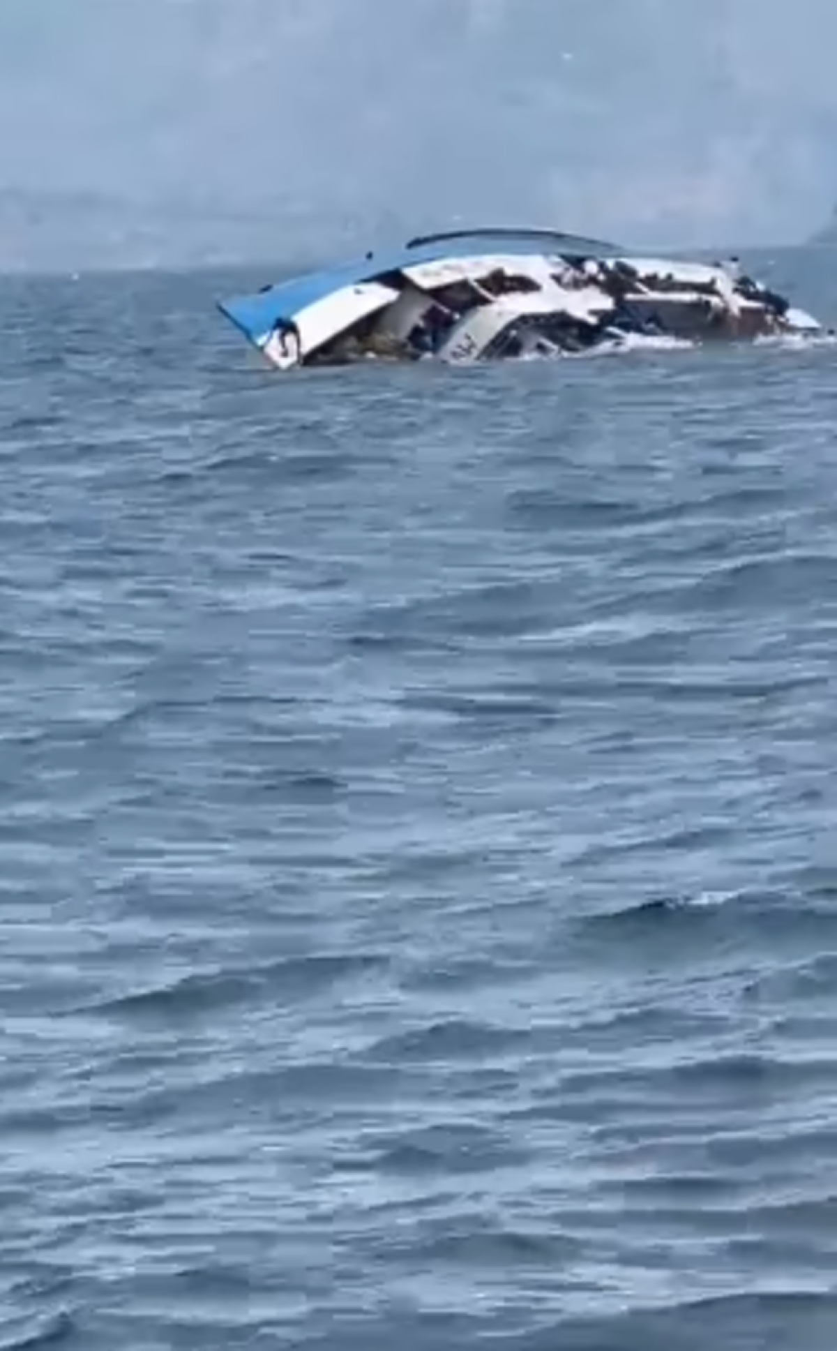 78 pessoas morrem após barco superlotado virar em lago no Congo