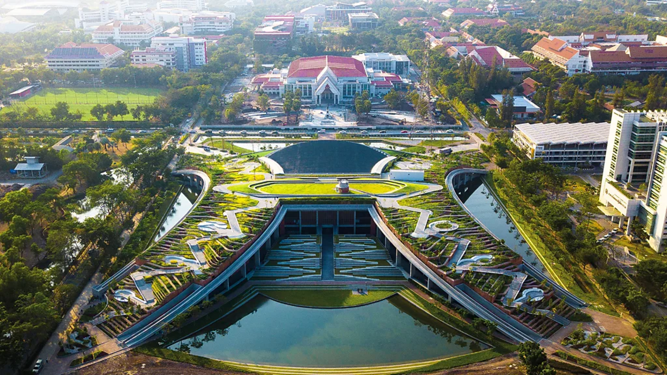 Os terraços de produção de arroz são usados há milhares de anos em muitos países asiáticos, como a China, Japão, Tailândia, Vietnã e as Filipinas -  (crédito: Getty Images)