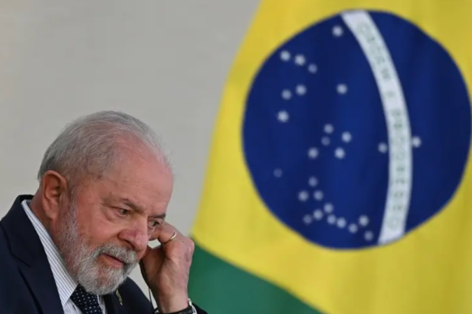 Queda fez Lula cancelar viagens, mas Planalto afirma que a decisão de não ir na COP 29 não ocorreu por recomendação médica. Presidente quer focar na Cúpula do G20, no Rio de Janeiro, e em reunião da Apec que ocorre no Peru, em novembro. -  (crédito: AFP)