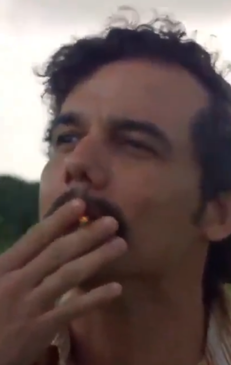 Wagner Moura interpreta Pablo Escobar, em 'Narcos' -  (crédito: Reprodução/X @ElonMusk)