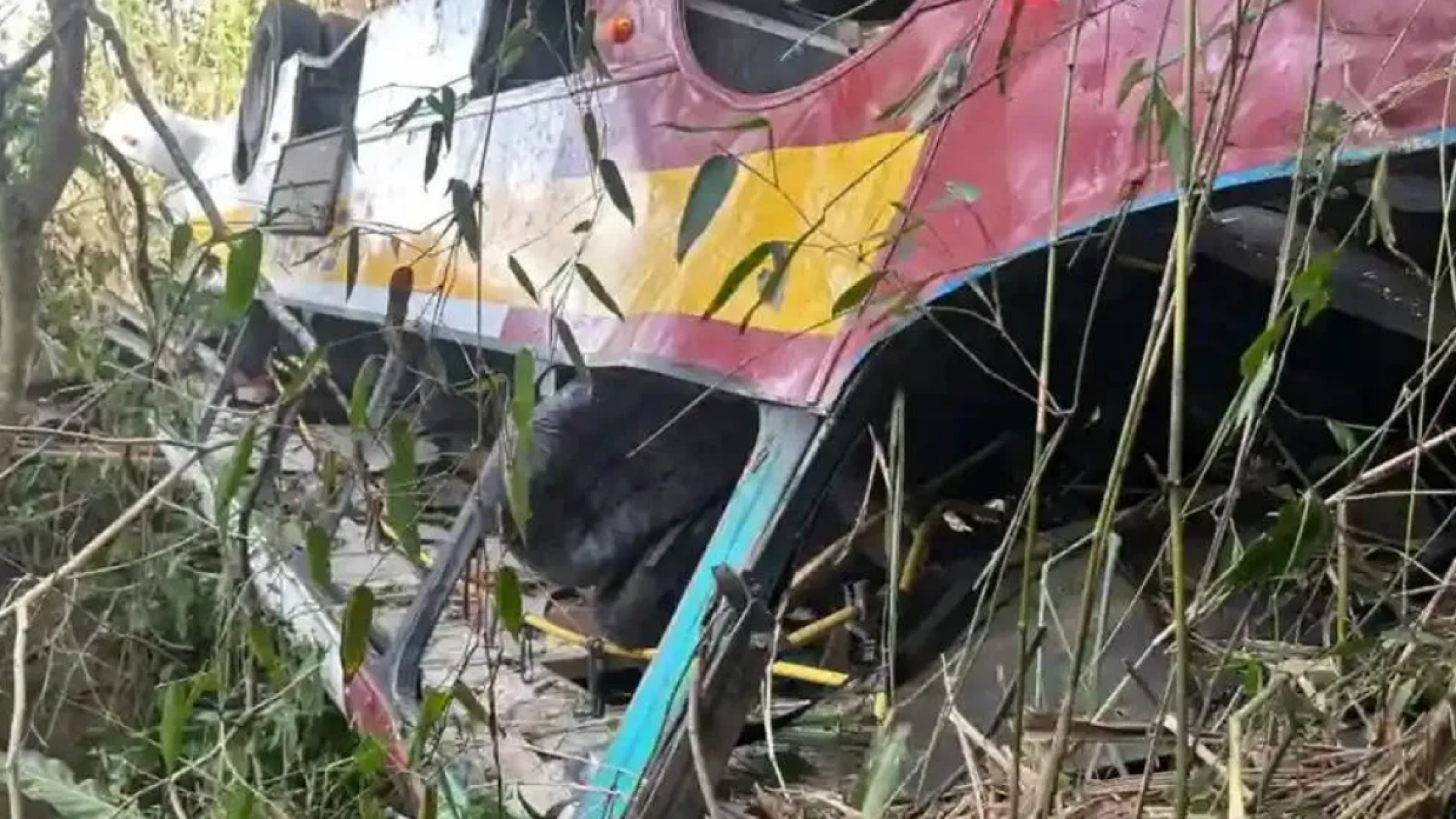 Alagoas: número de mortos em acidente com ônibus chega a 23