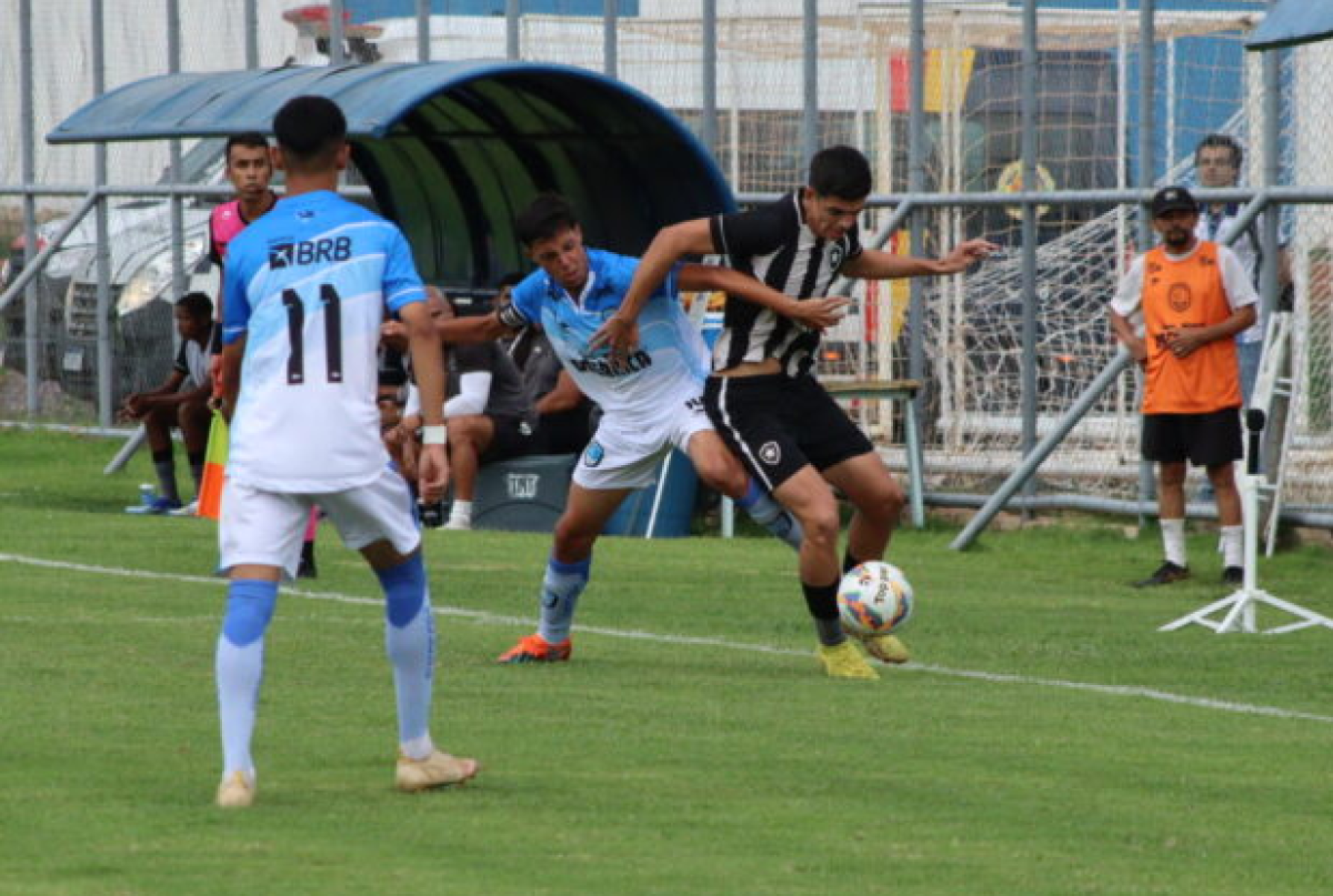 Supercopa Capital sub-17 de futebol começa neste domingo (1º), em Brasília