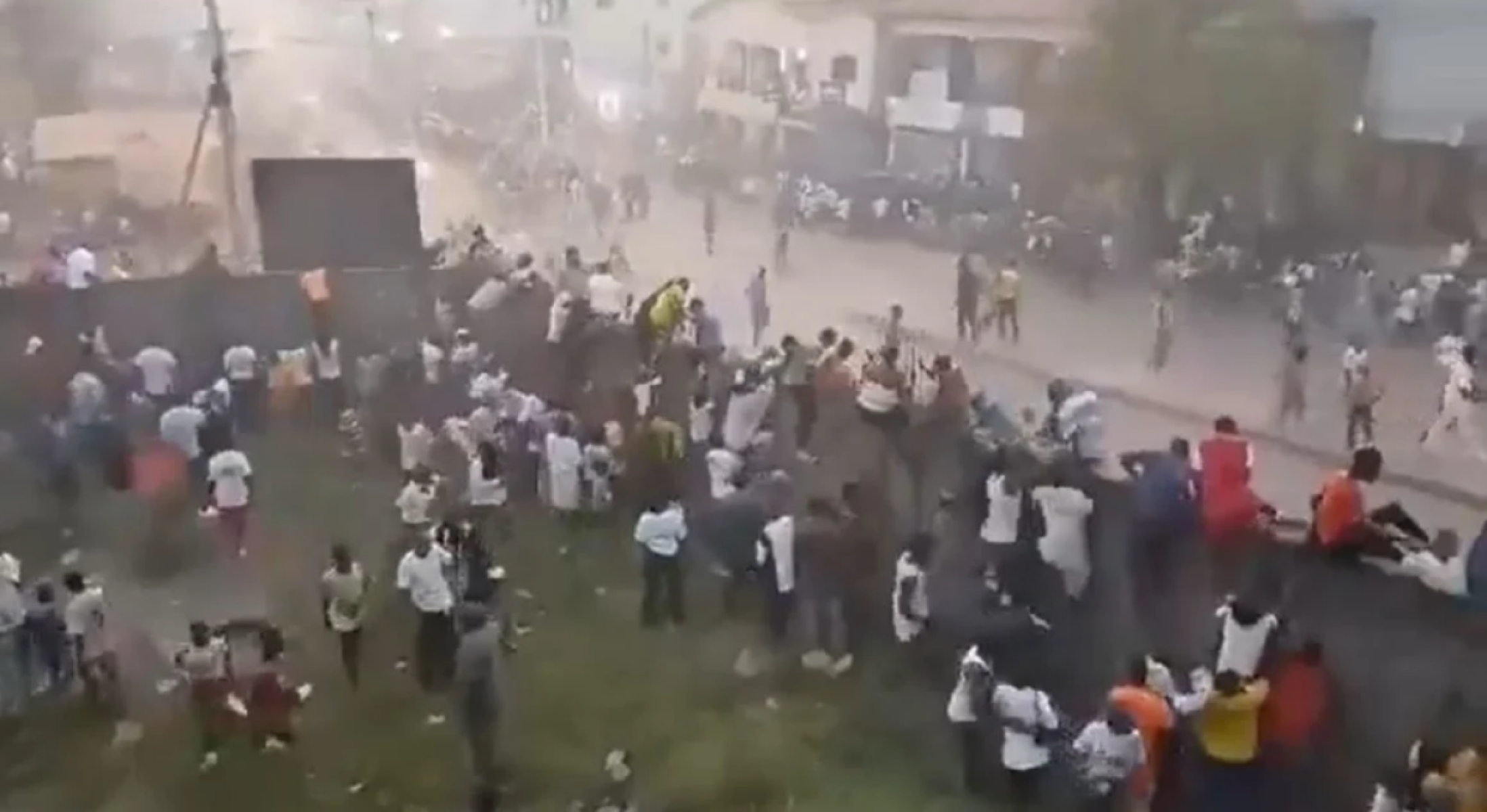 Tumulto após briga de torcida em jogo de futebol causa 56 mortes em Guiné