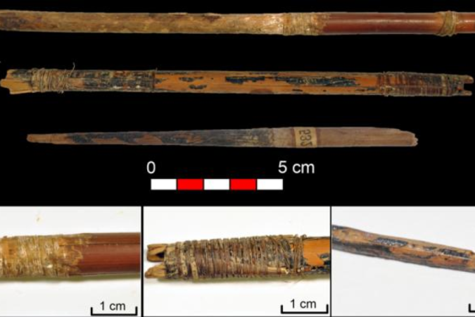 Entre os achados, os pesquisadores encontraram flechas com penas originais, restos de fibras e duas cordas de arco, feitas a partir de tendões de capra, suínos e corças - (crédito: Divulgação/MUTERMUR Project) Entre os achados, os pesquisadores encontraram flechas com penas originais, restos de fibras e duas cordas de arco, feitas a partir de tendões de capra, suínos e corças - (crédito: Divulgação/MUTERMUR Project)
