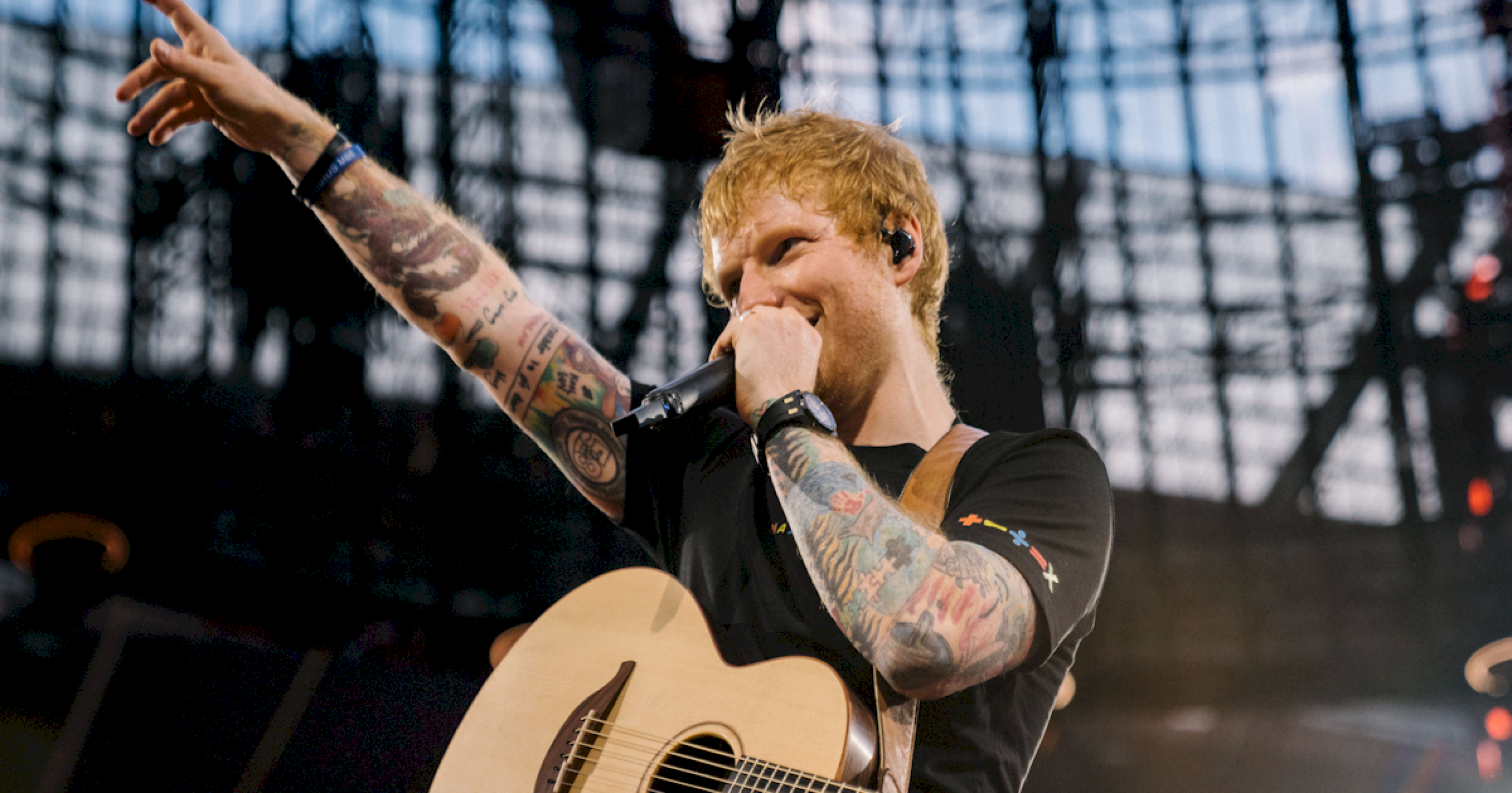 Ed Sheeran surpreende seus fãs com novo álbum ao vivo 