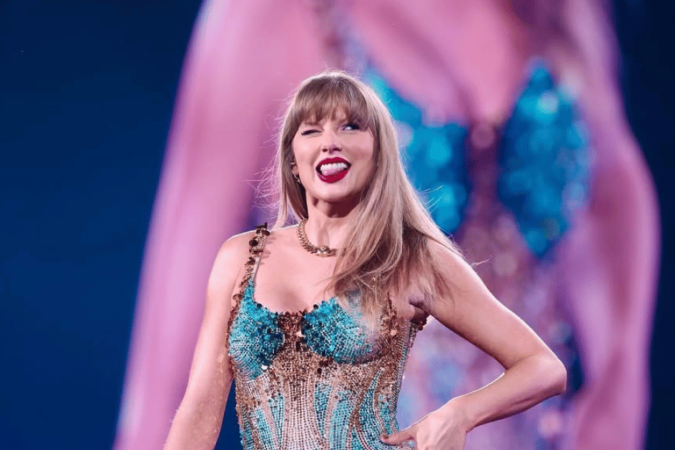Taylor Swift: Vinil ‘Lover (Live From Paris)’ tem vinil esgota em tempo recorde - (crédito: TMJBrazil) Taylor Swift: Vinil ‘Lover (Live From Paris)’ tem vinil esgota em tempo recorde - (crédito: TMJBrazil)