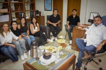 Além da foto com a família, Washington Quaquá publicou um texto de defesa dos irmãos Brazão -  (crédito: Reprodução/Instagram Washington Quaquá)