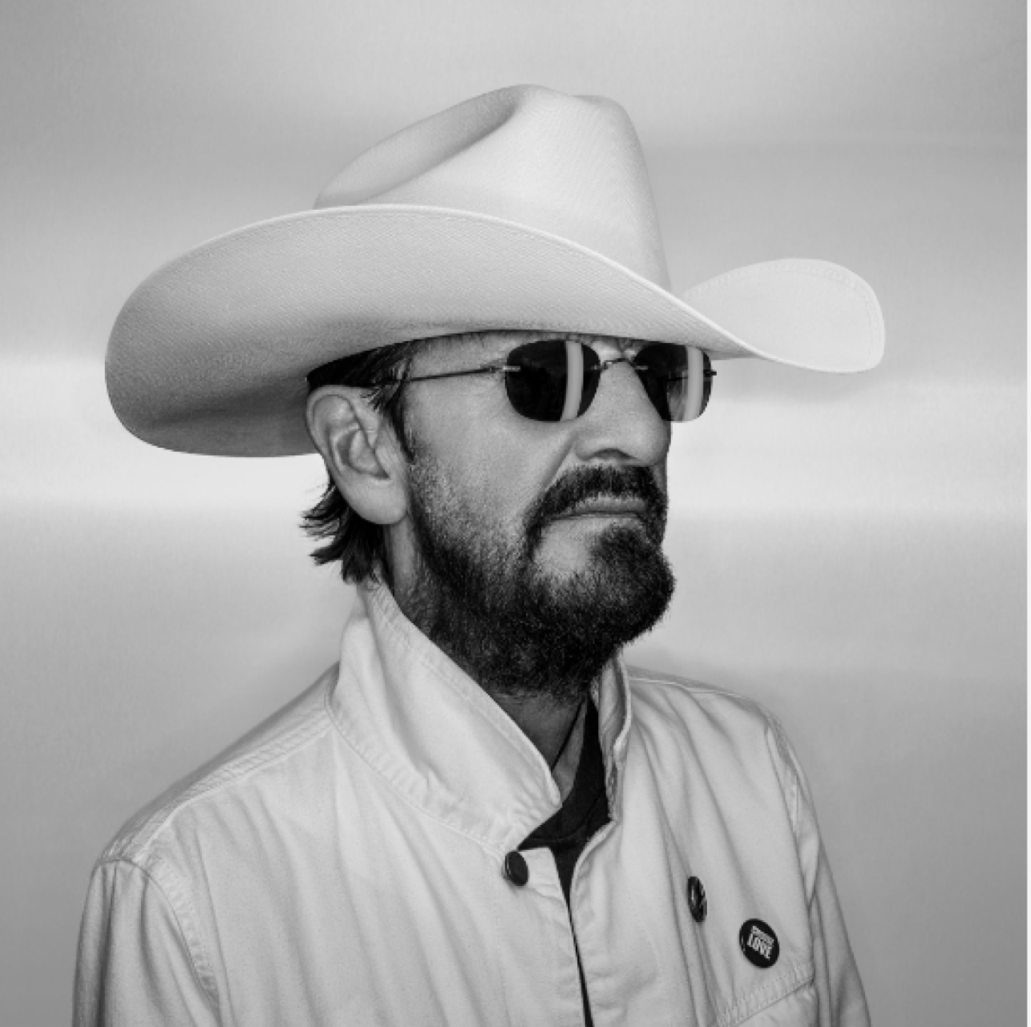 Ringo Starr lança novo álbum country em parceria com T Bone Burnett