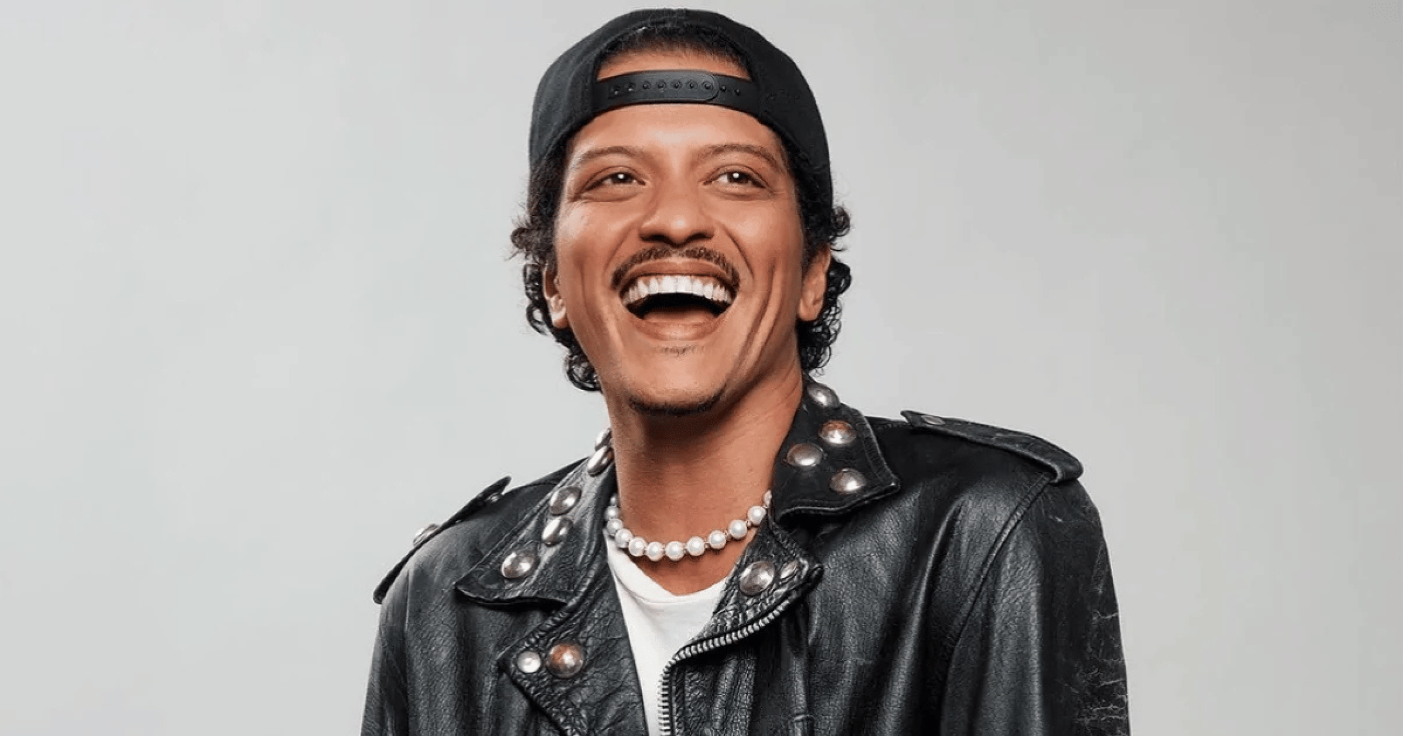 Bruno Mars planeja hino para celebrar sucesso de 