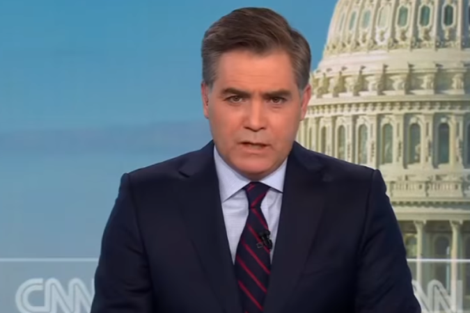Jornalista pede demissão ao vivo em alusão a Trump: 