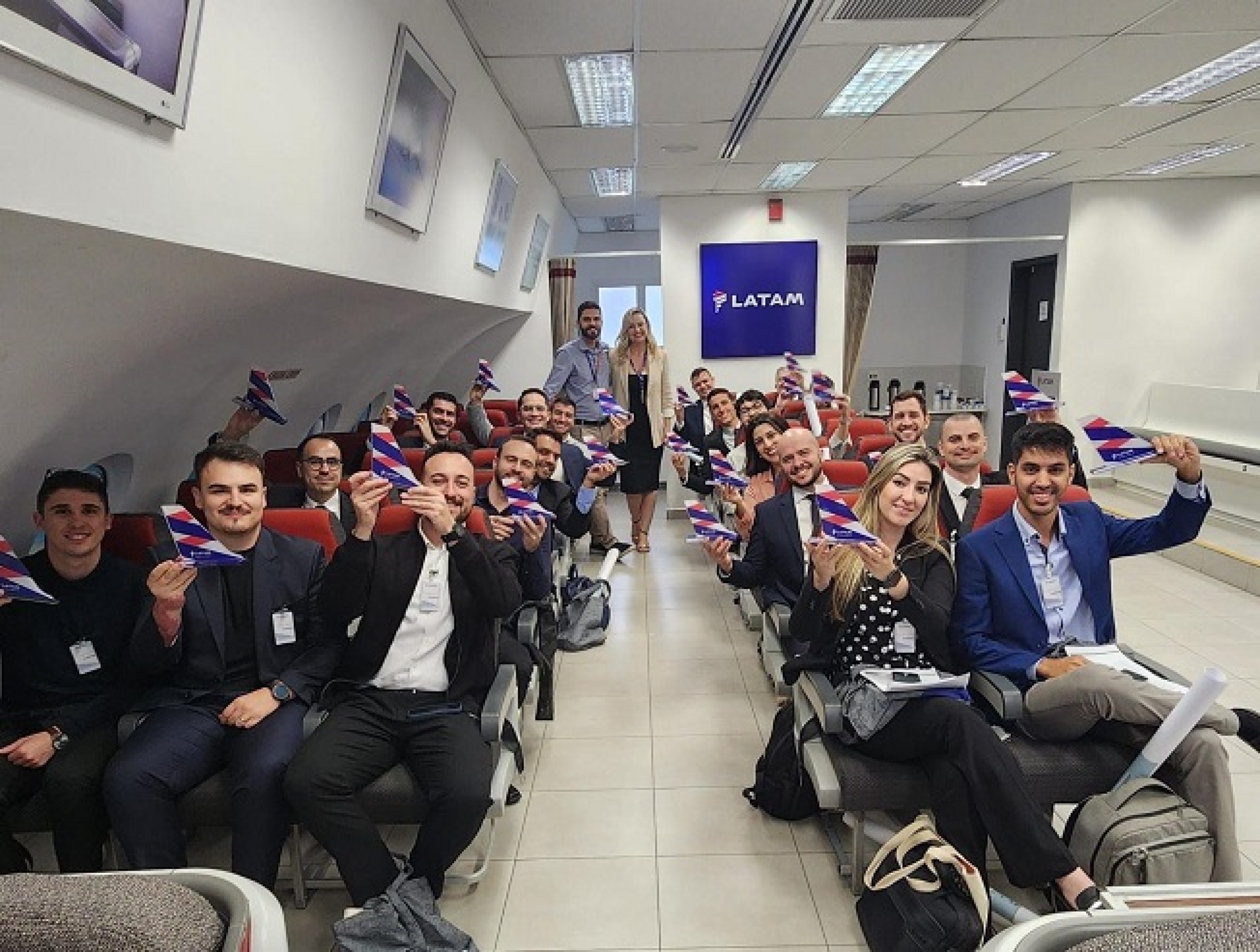 Latam abre mais de 800 vagas para tripulantes de cabine e técnicos no Brasil Latam abre mais de 800 vagas para tripulantes de cabine e técnicos no Brasil
