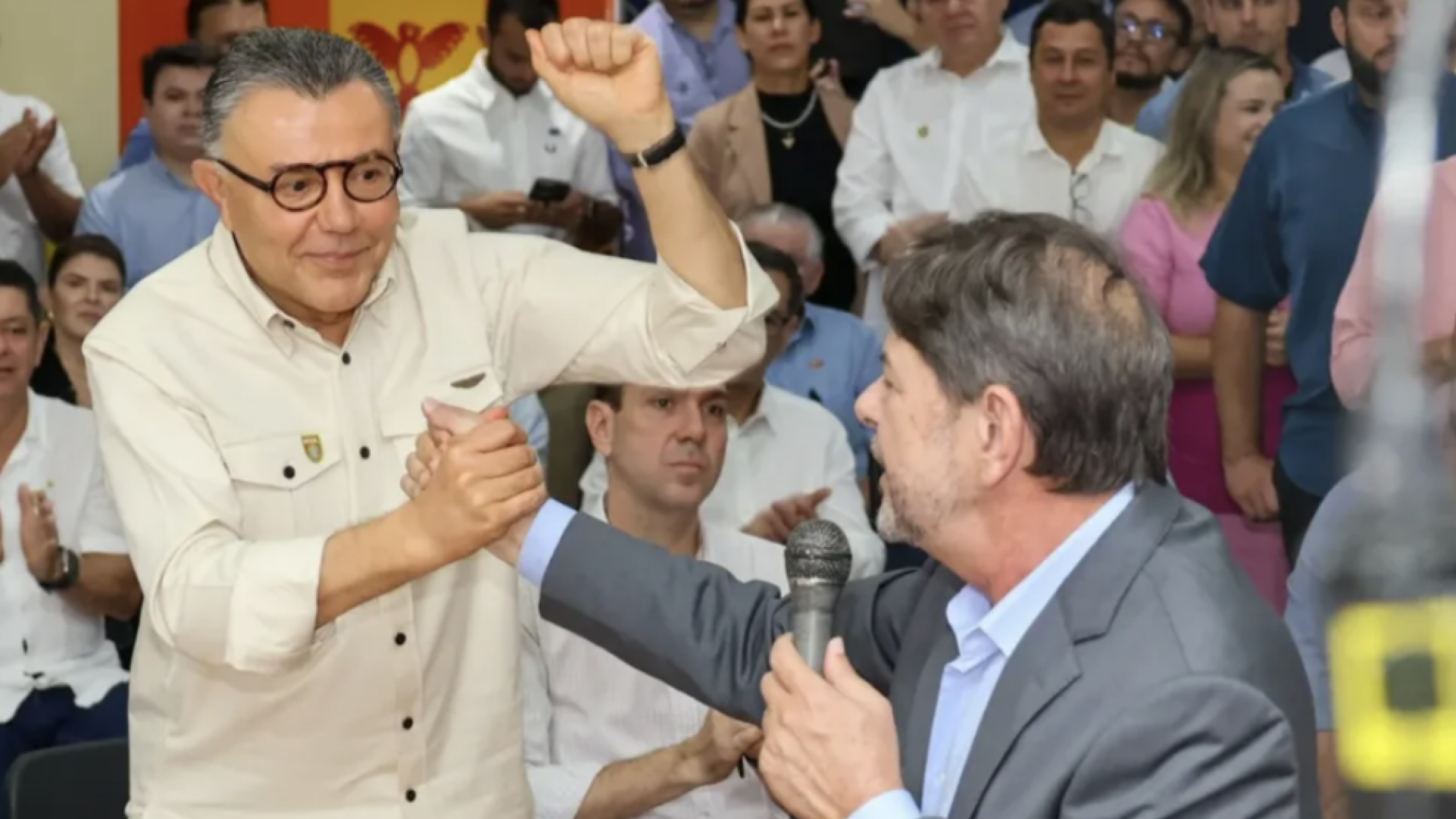 Guerra dos irmãos Gomes infla PSB no Ceará