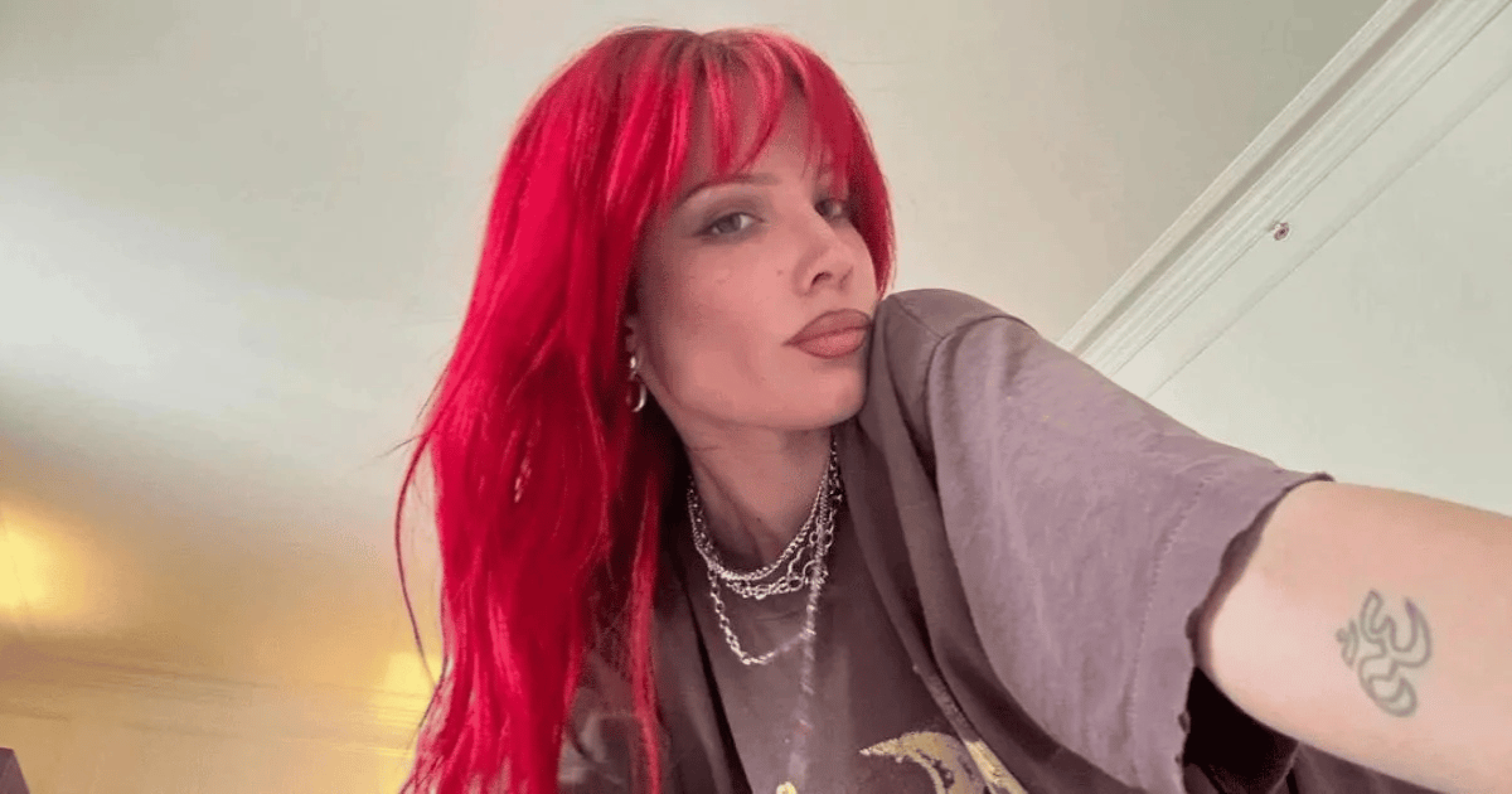 Halsey sobre seu retorno à turnê: “Eu sou um pequeno demônio no palco”