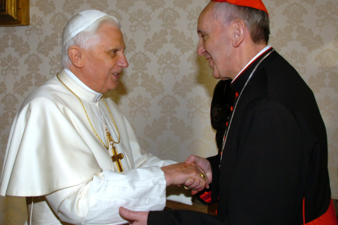 Papa Bento XVI e o cardeal Jorge Mario Bergoglio