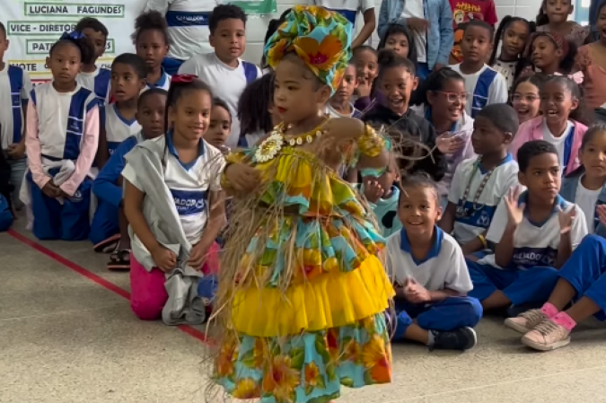 Gabriela Andrade foi muito aplaudida pelos colegas de turma e por funcionários da escola -  (crédito: Reprodução/Instagram @Gabriela Andrade)
