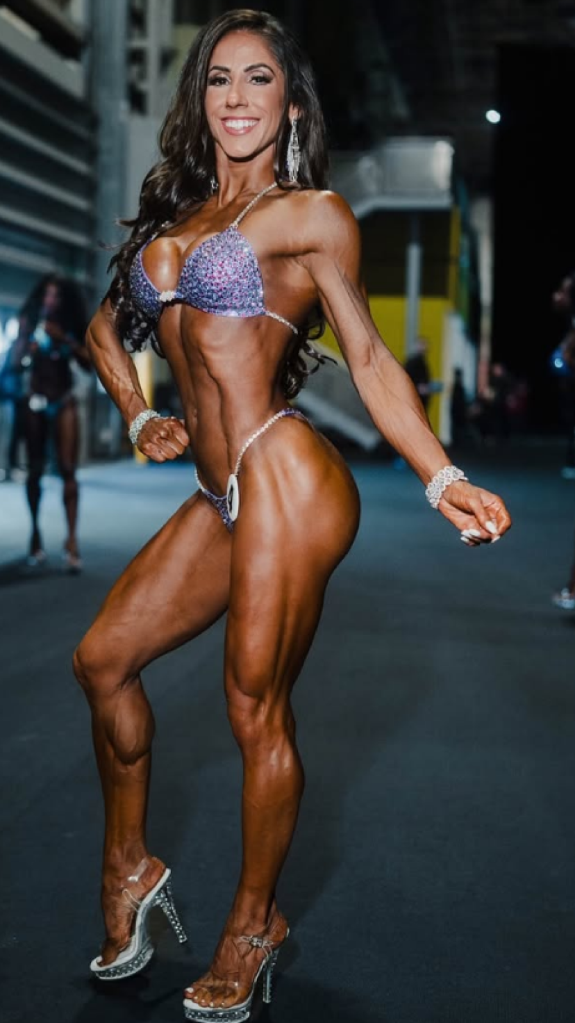 Fisiculturista bicampeã mundial se aposenta aos 39 anos