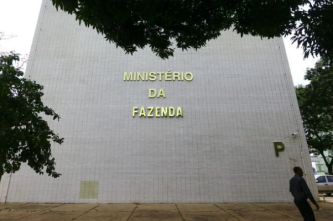 De acordo com dados do Ministério da Fazenda, cerca de 10,5 milhões de brasileiros têm valores que poderão ser retirados.
- (crédito: Marcelo Camargo/Agência Brasil) De acordo com dados do Ministério da Fazenda, cerca de 10,5 milhões de brasileiros têm valores que poderão ser retirados.
- (crédito: Marcelo Camargo/Agência Brasil)