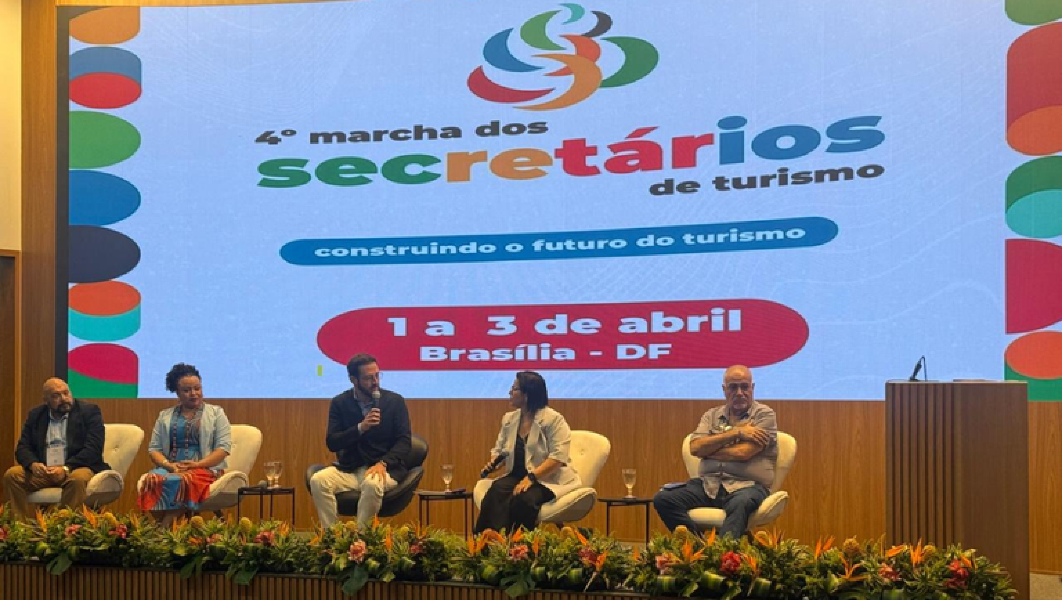 Livro sobre acessibilidade no turismo é lançado durante a Marcha dos Secretários