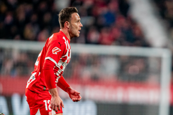 Arthur Melo, ex-Grêmio tem relógio roubado em assalto na Espanha - (crédito: Foto: Reprodução/Instagram) Arthur Melo, ex-Grêmio tem relógio roubado em assalto na Espanha - (crédito: Foto: Reprodução/Instagram)