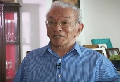 Natural da cidade de Queimadas, na Paraíba, Antônio Barros se apresentava em emissoras de rádio. Ele se tornou amigo de Jackson do Pandeiro e começou a compor canções e gravar com ele e outros músicos, como Luiz Gonzaga e Genival Lacerda -  (crédito: Reprodução/antoniobarrosececeu) -Natural da cidade de Queimadas, na Paraíba, Antônio Barros se apresentava em emissoras de rádio. Ele se tornou amigo de Jackson do Pandeiro e começou a compor canções e gravar com ele e outros músicos, como Luiz Gonzaga e Genival Lacerda -  (crédito: Reprodução/antoniobarrosececeu)