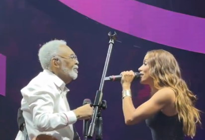  Os dois dançaram e se divertiram enquanto faziam o dueto -  (crédito: X/Reprodução) - Os dois dançaram e se divertiram enquanto faziam o dueto -  (crédito: X/Reprodução)