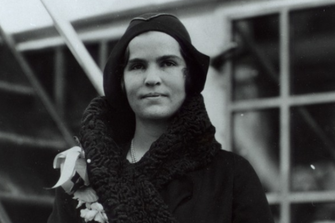A família Hughes, em 1916. Elizabeth está sentada no colo do pai, Charles Evans. Ela seria diagnosticada com diabetes três anos depois, em 1919 - (crédito: Thomas Fisher Rare Book Library, University of Toronto) A família Hughes, em 1916. Elizabeth está sentada no colo do pai, Charles Evans. Ela seria diagnosticada com diabetes três anos depois, em 1919 - (crédito: Thomas Fisher Rare Book Library, University of Toronto)