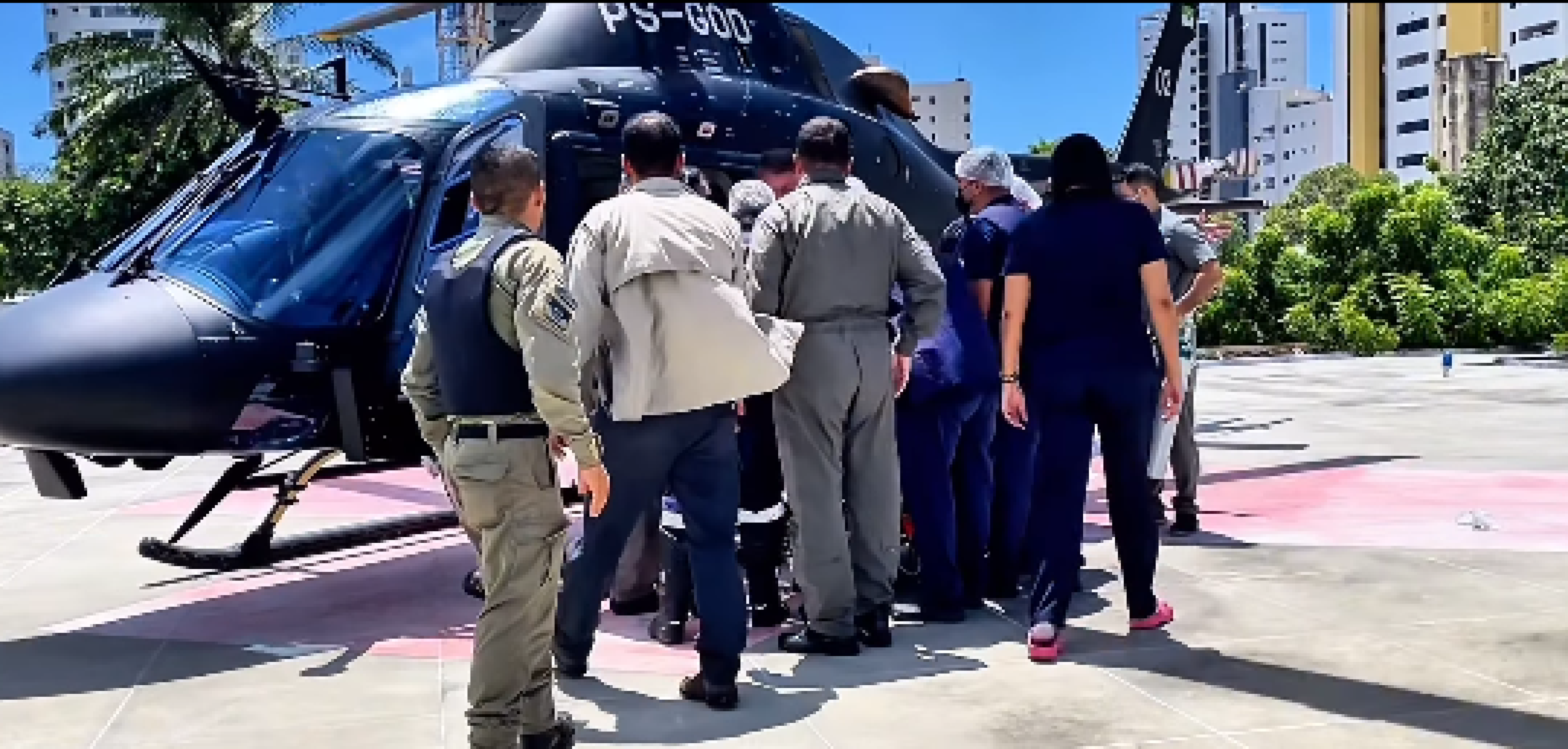 Bolsonaro chega de helicóptero a Natal, após passar mal no interior do RN