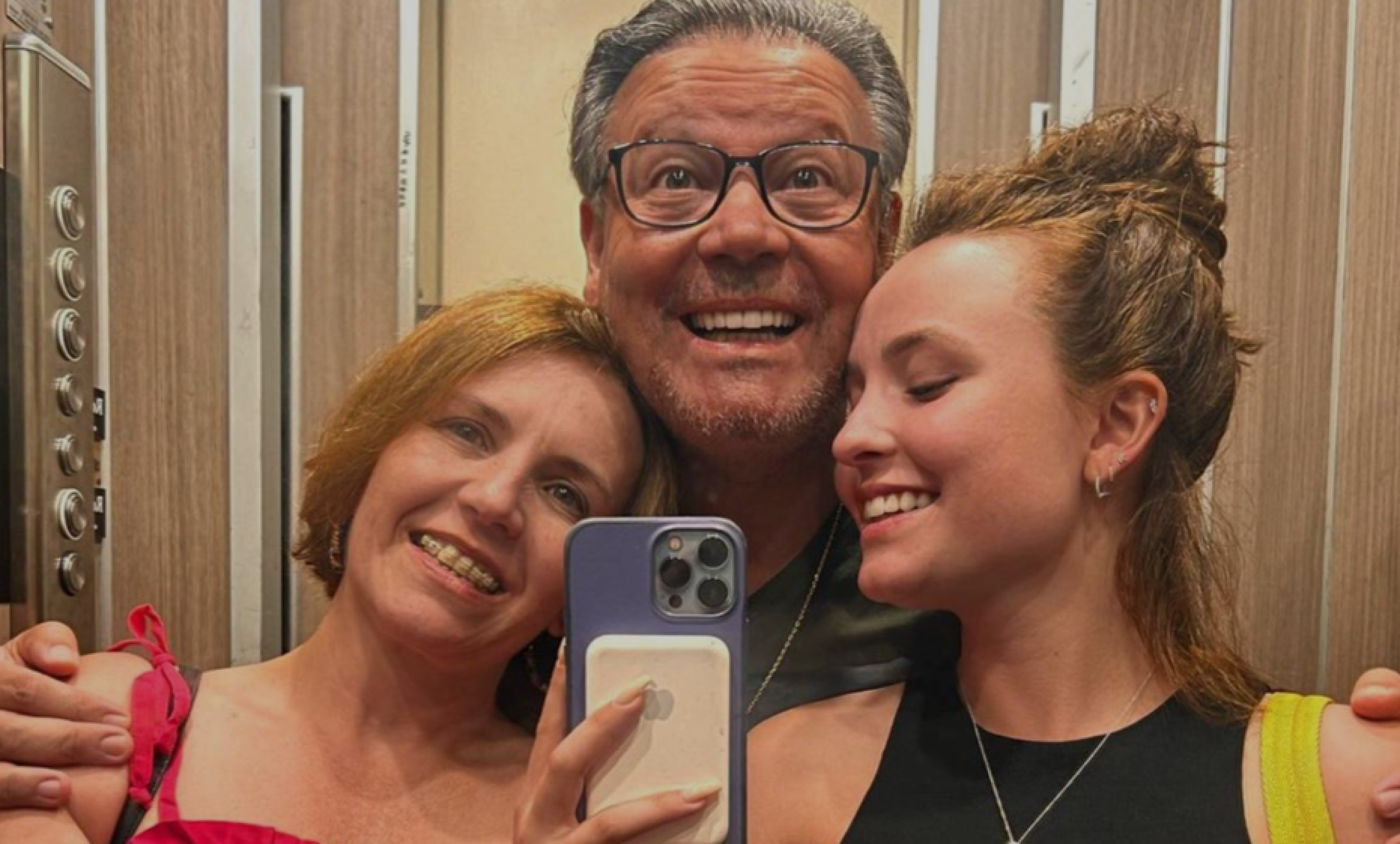 Larissa Manoela tem vitória e encerra contrato abusivo assinado pelos pais Larissa Manoela tem vitória e encerra contrato abusivo assinado pelos pais