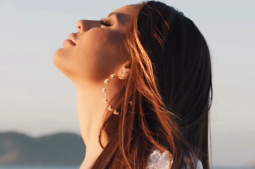 A música nova da cantora Lexa, lançada nesta sexta-feira (18/4) é uma homenagem à filha Sofia, que nasceu prematura mas morreu em seguida  -  (crédito: Reprodução Instagram @lexa)