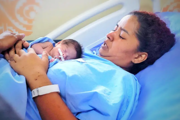 Wilmara recebeu alta da UTI e pôde conhecer a filha apenas 30 dias após o nascimento -  (crédito: Diego Monteiro / SecomPA)