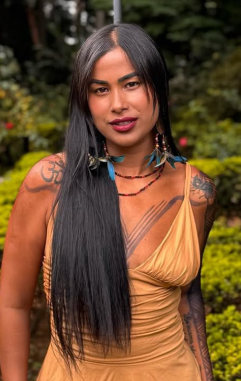 Além de compositora, atriz, autora e ativista, Kaê também é fundadora da Azuruhu, selo musical voltado ao desenvolvimento de artistas indígenas -  (crédito: Reprodução/Instagram/@kaekaekae (31 de março de 2024))
