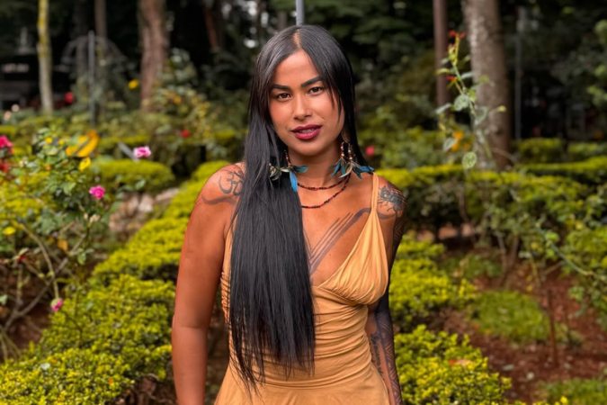 Além de compositora, atriz, autora e ativista, Kaê também é fundadora da Azuruhu, selo musical voltado ao desenvolvimento de artistas indígenas - (crédito: Reprodução/Instagram/@kaekaekae (31 de março de 2024)) Além de compositora, atriz, autora e ativista, Kaê também é fundadora da Azuruhu, selo musical voltado ao desenvolvimento de artistas indígenas - (crédito: Reprodução/Instagram/@kaekaekae (31 de março de 2024))
