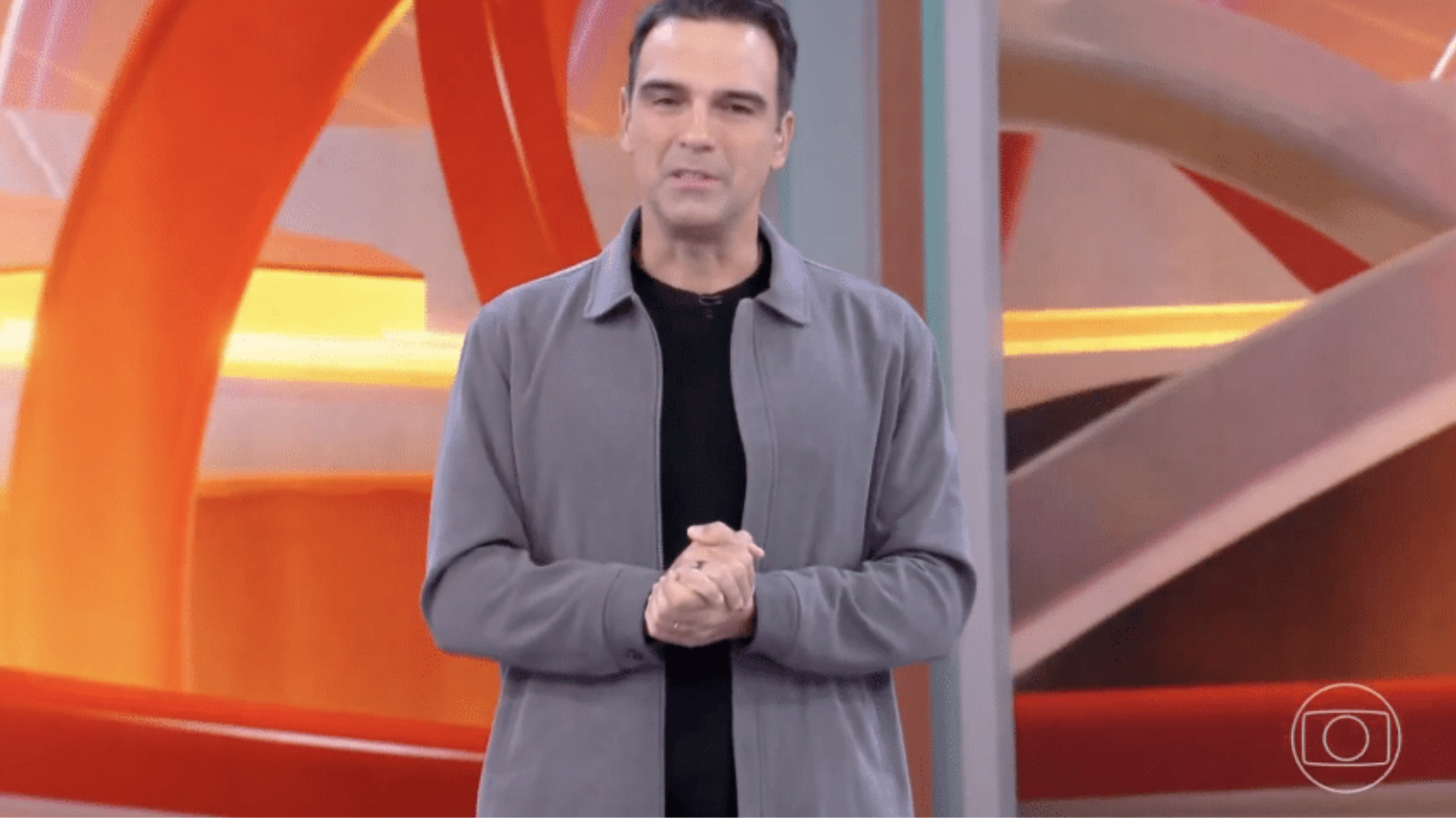 Tadeu Schmidt é acusado de plagiar discurso de Tiago Leifert no BBB25 Tadeu Schmidt é acusado de plagiar discurso de Tiago Leifert no BBB25