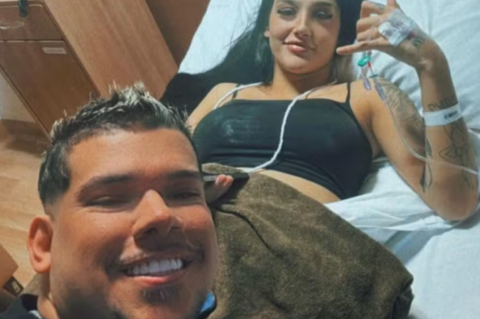 Buarque dá apoio a Bia Miranda após ter parto prematuro sozinha
- (crédito: Redes Sociais) Buarque dá apoio a Bia Miranda após ter parto prematuro sozinha
- (crédito: Redes Sociais)