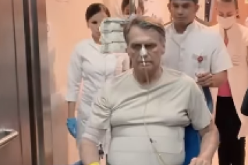 Na quinta-feira (24/4) Bolsonaro foi submetido a tomografias de tórax e abdômen, que foram compatíveis com uma evolução normal do pós-operatório, conforme boletim divulgado nesta sexta-feira (25/4)  -  (crédito: Reprodução Instagram @jair Bolsonaro)