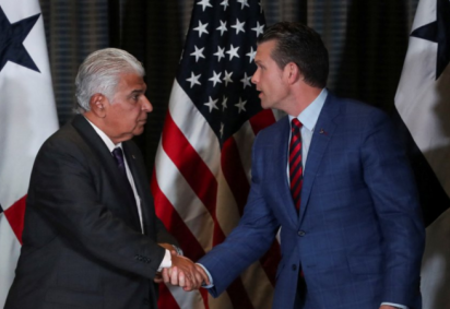 O secretário de Defesa dos Estados Unidos, Pete Hegseth (dir.), visita o do Canal do Panamá, Ricaurte Vásquez. - (crédito: Getty Images) O secretário de Defesa dos Estados Unidos, Pete Hegseth (dir.), visita o do Canal do Panamá, Ricaurte Vásquez. - (crédito: Getty Images)