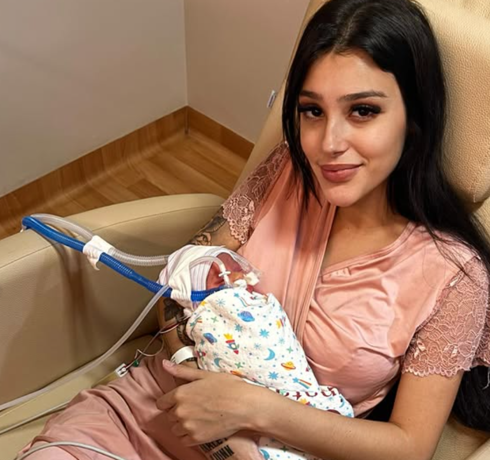 Bia Miranda esclarece motivo de não mostrar filha na UTI