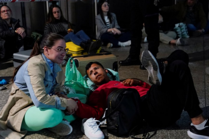 O apagão paralisou o serviço de trens na Espanha - (crédito: Getty Images) O apagão paralisou o serviço de trens na Espanha - (crédito: Getty Images)
