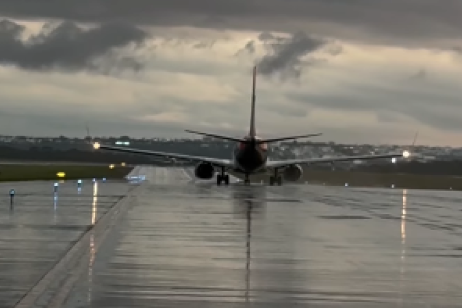 Inframerica, orienta que passageiros com destino a São Paulo entrem em contato diretamente com suas companhias aéreas para informações atualizadas -  (crédito: Reprodução Instagram @aeroportobsb )