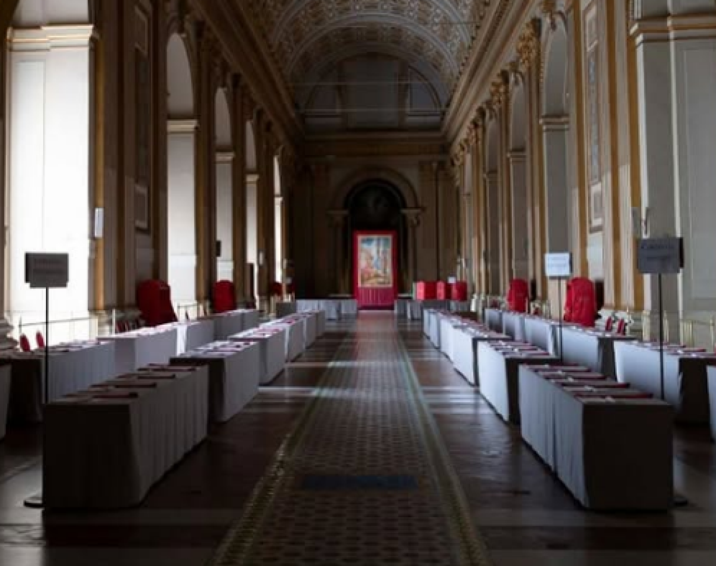 Capela Sistina preparada para o conclave 