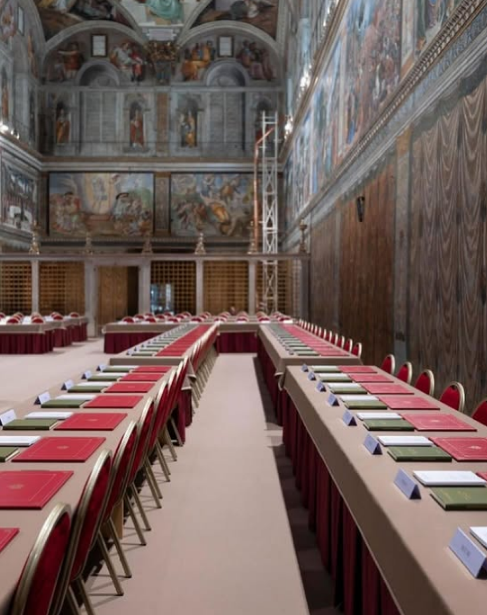 Capela Sistina preparada para o conclave 
