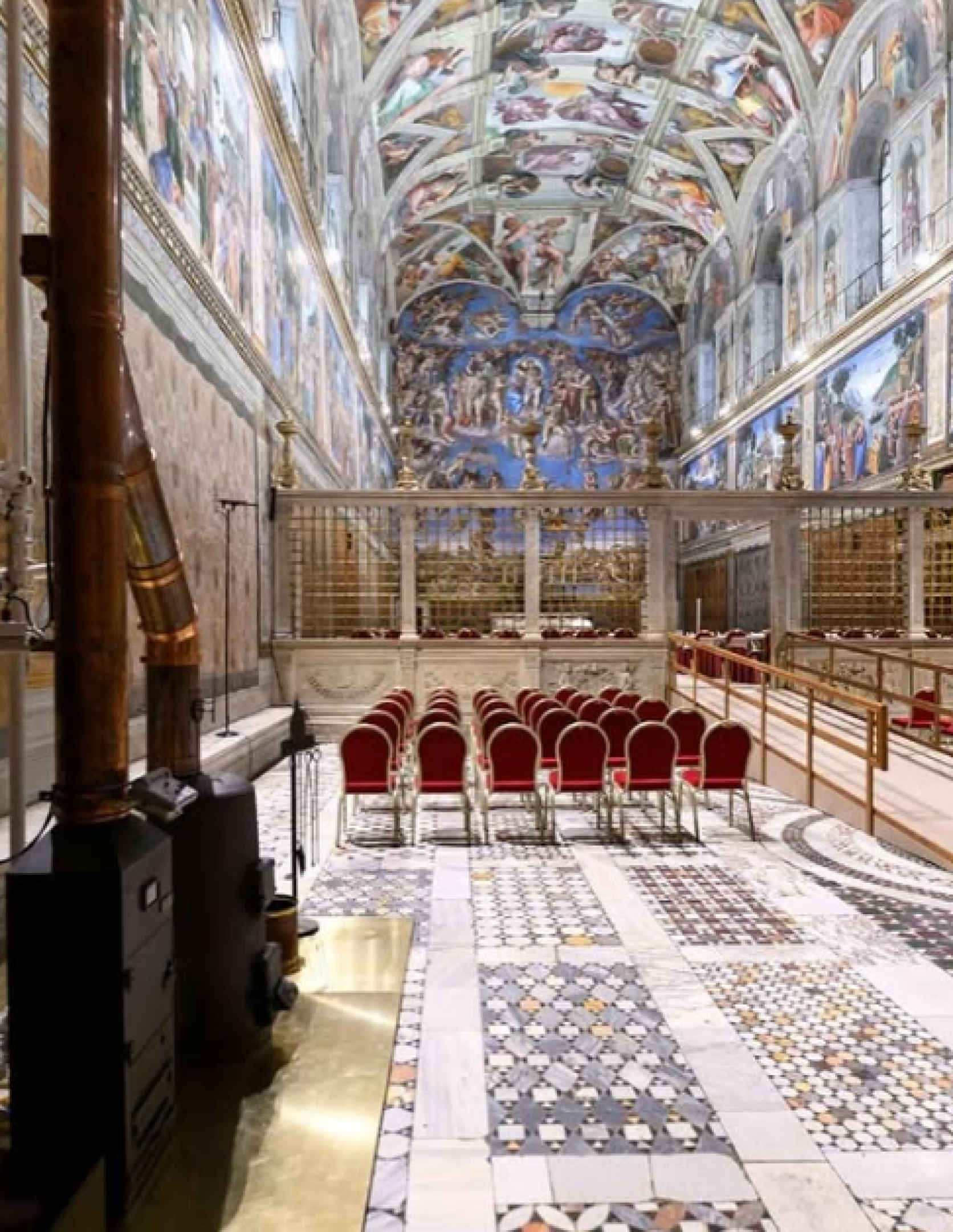 Capela Sistina preparada para o conclave 