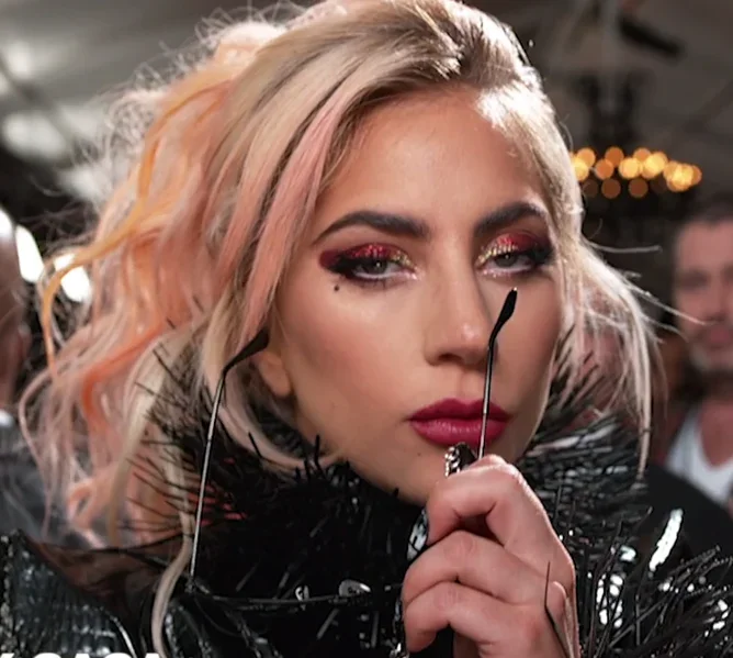 Lady Gaga e outras celebridades que lidam com doenças crônicas