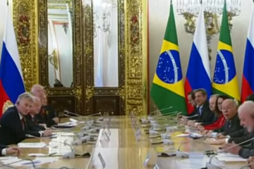 Além de manifestar interesse no fortalecimento das 'pequenas usinas nucleares' do país, Lula criticou diretamente as ações comerciais do presidente dos Estados Unidos, Donald Trump -  (crédito: Reprodução/Youtube CNN)